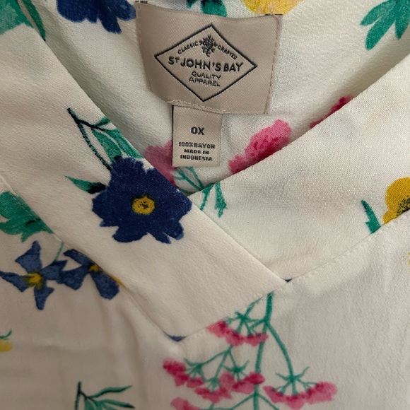 St. John’s Bay Blouse - Picture 2 of 3